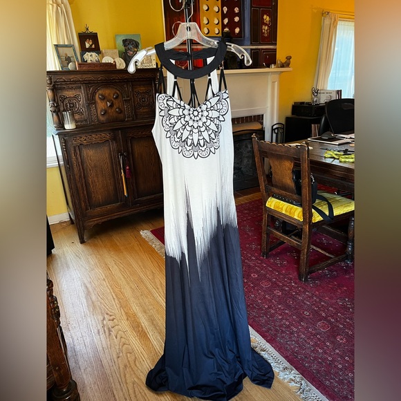 Elegant, Flowy Black and White Maxi Dress - Picture 1 of 4